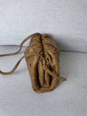 Bottega-Veneta-style Pouch Intrecciato Leather Clutch