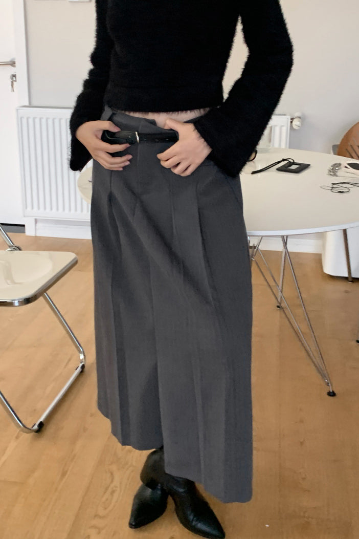Front-pocket Pleated Skirt w/ Belt