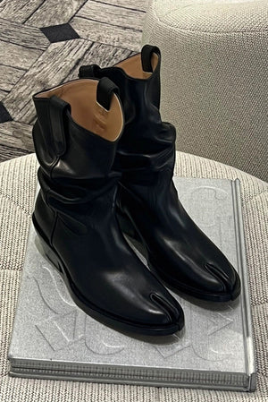 MM6-style Tabi Ruched Western Boots