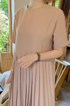 Short-sleeved Pleated Dress