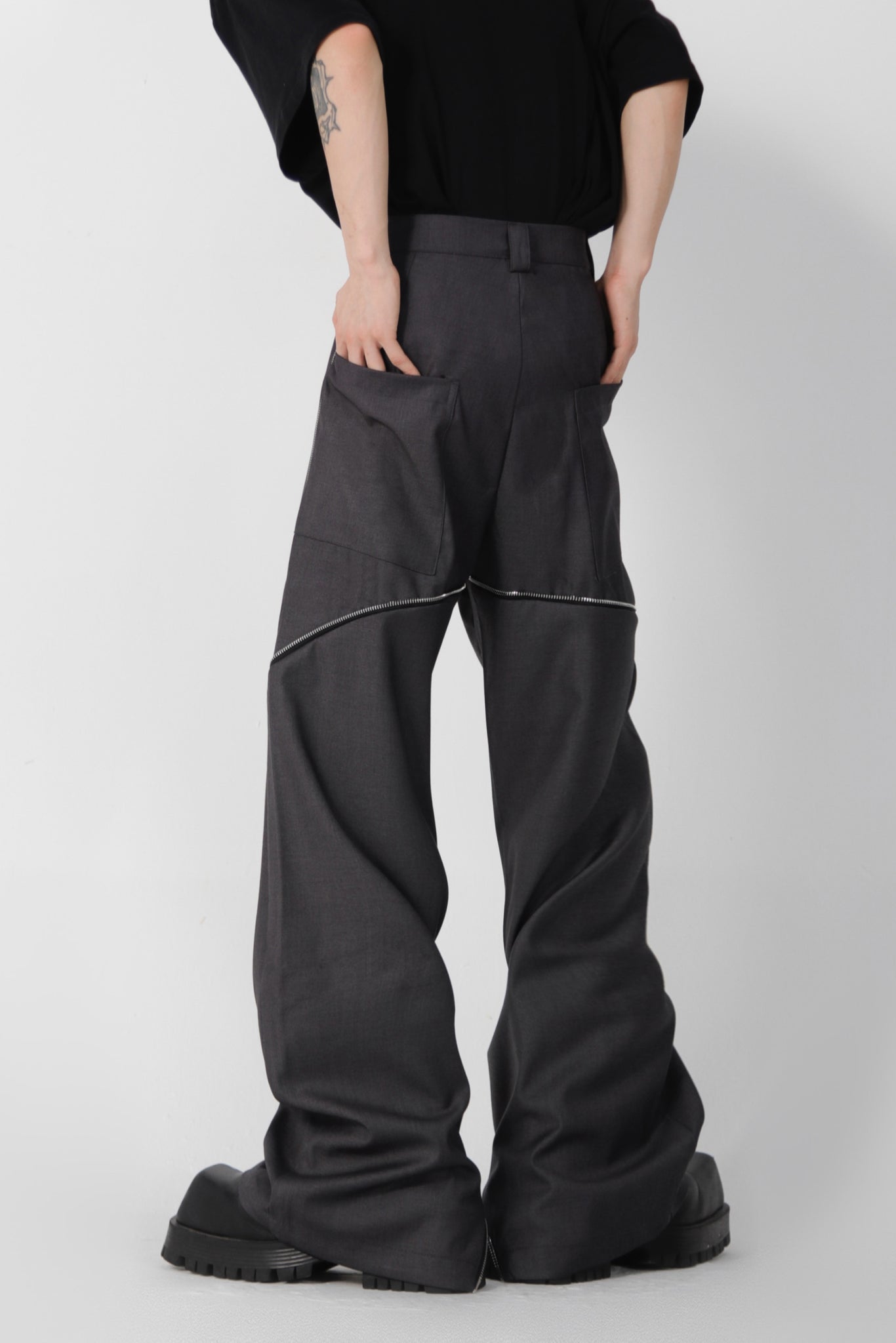 Zipper-slit Pants – Dumy Mun